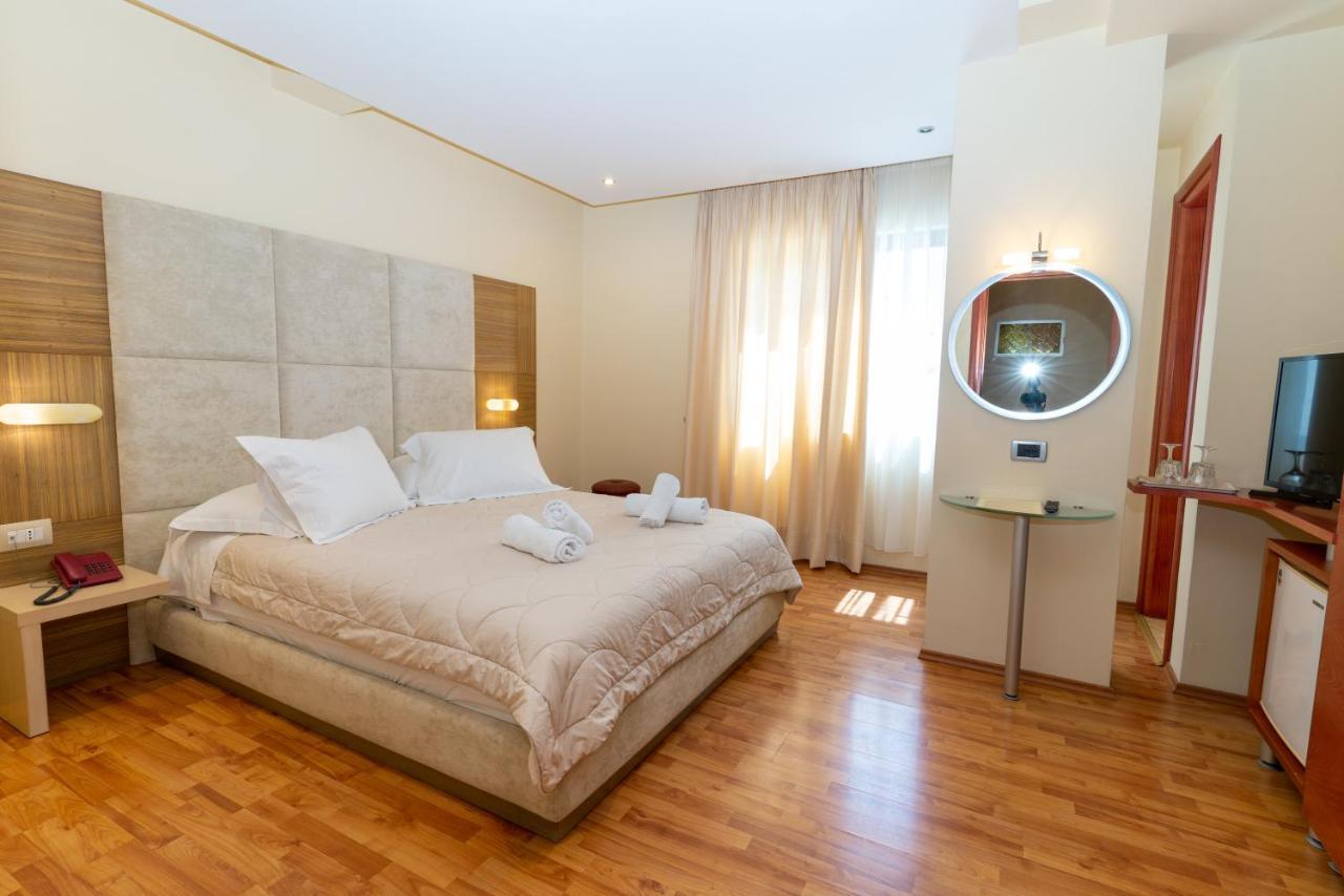Hotel Brilant Saranda Exterior photo